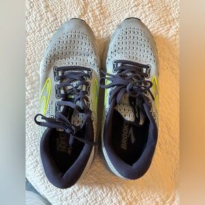 Brooks Glycerin Running Shoes with Navy and Neon Yellow Accents